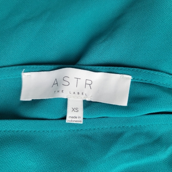 ASTR‎ The Label Women's Teal Ruffle Hem Sleeveless Romper - Picture 8 of 9